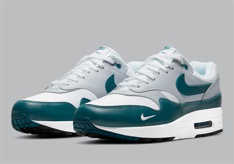 nike Air Max 1 lv8